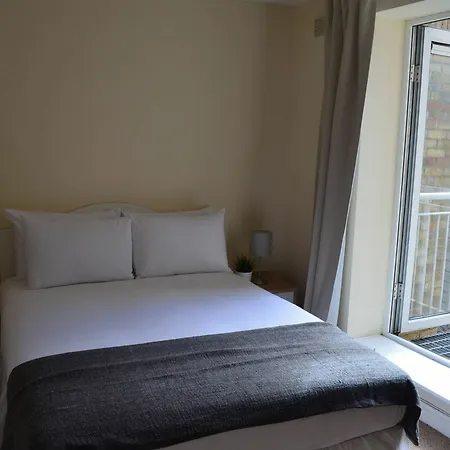 Metrostays - Jervis 66 *